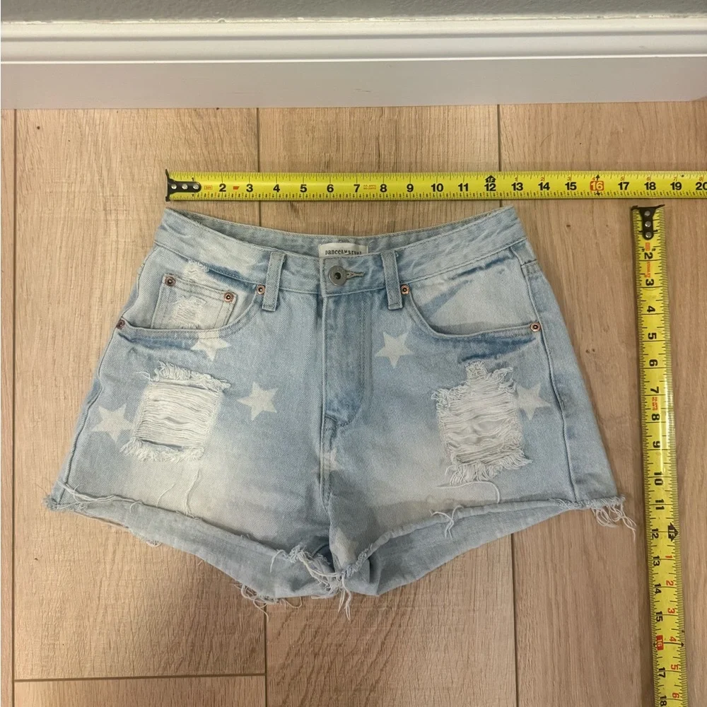 🇺🇸⭐️🇺🇸Dance & Marvel Star Print Distressed Denim Shorts Light Wash Raw Hem-Small